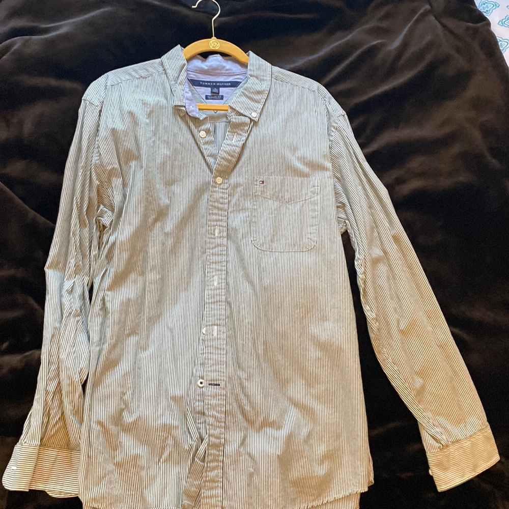 Tommy Hilfiger Button Down Shirt. Size XL-Classic Fit. White and Green Stripes